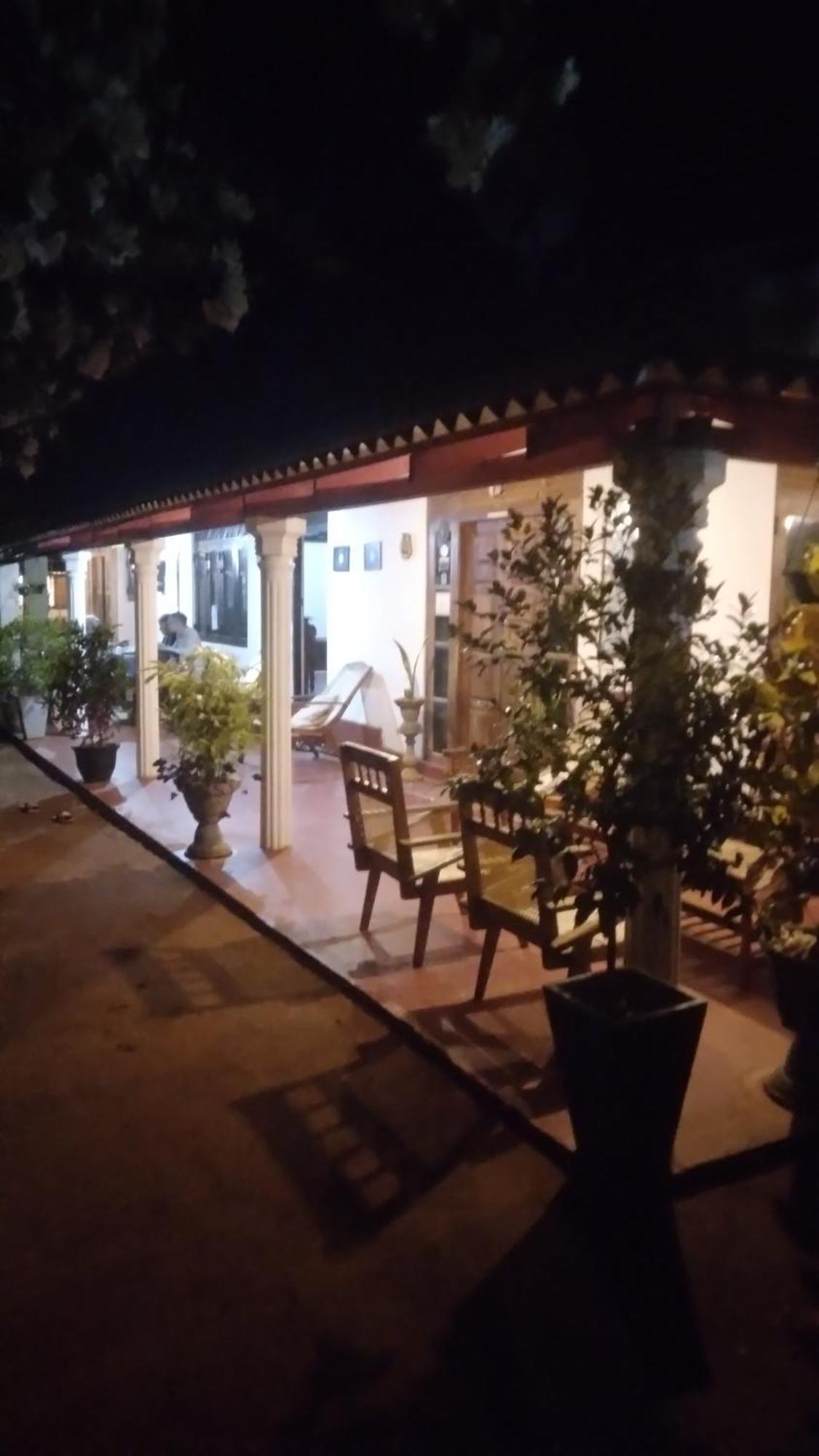 Lake House Homestay Anuradhapura Eksteriør billede