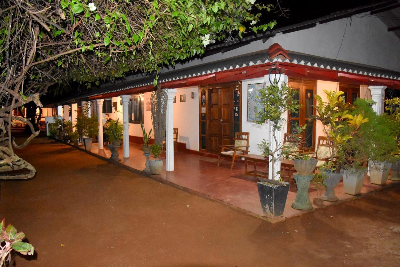 Lake House Homestay Anuradhapura Eksteriør billede