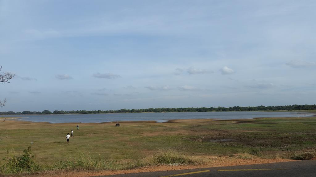 Lake House Homestay Anuradhapura Eksteriør billede